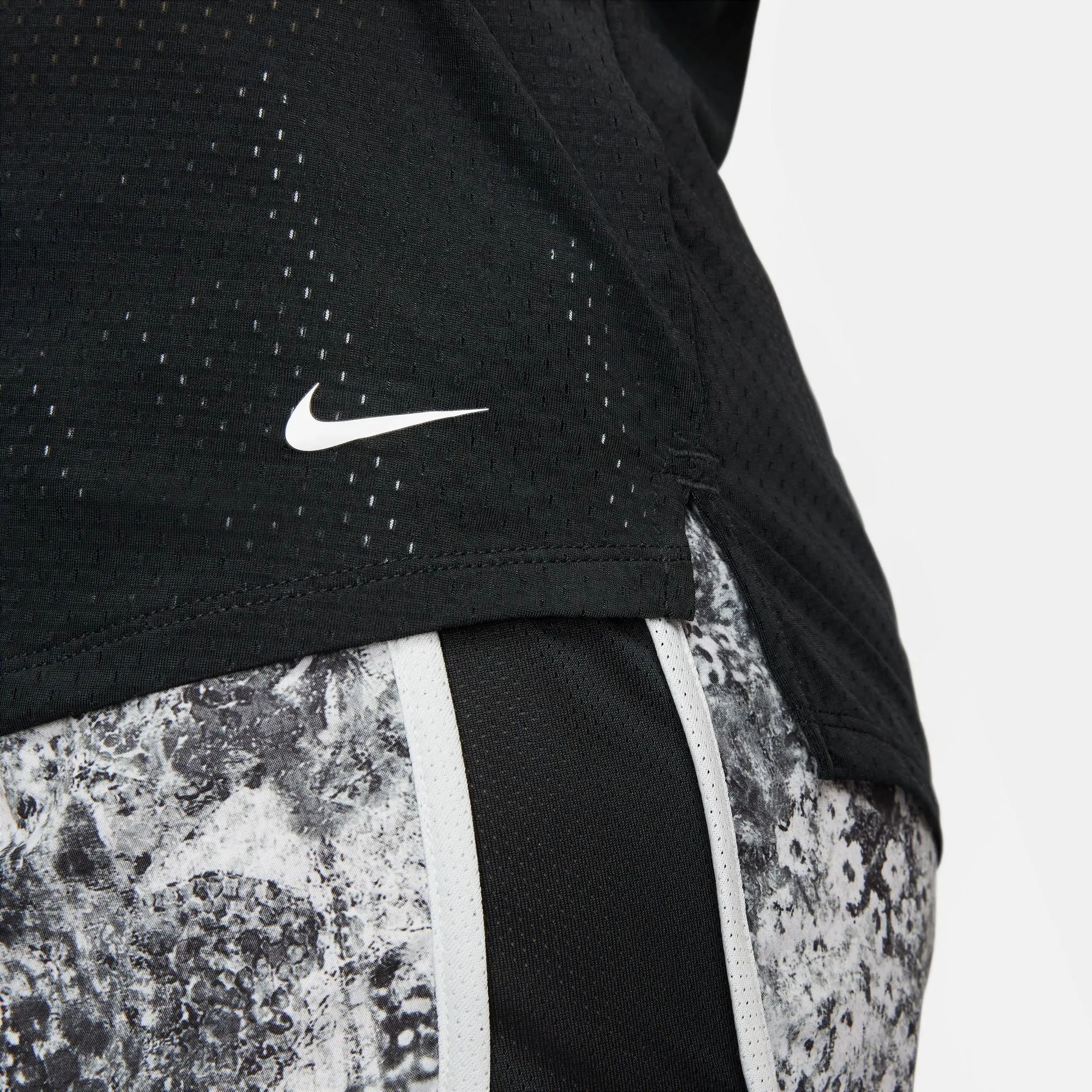 Nike Women's Dri-FIT One Breathe Tee Black / White