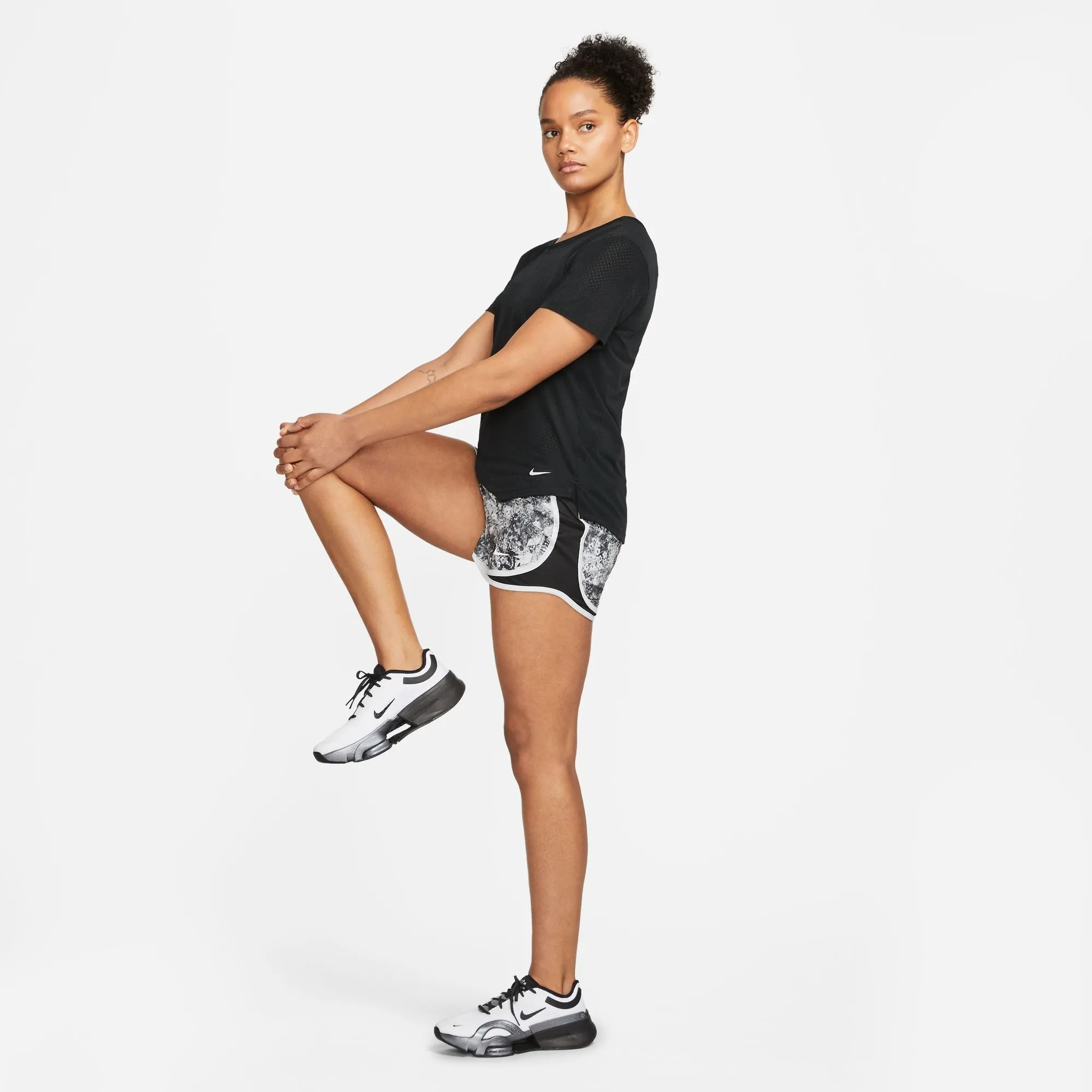 Nike Women's Dri-FIT One Breathe Tee Black / White